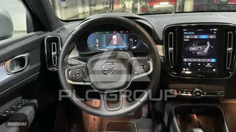 2025 Volvo XC40
