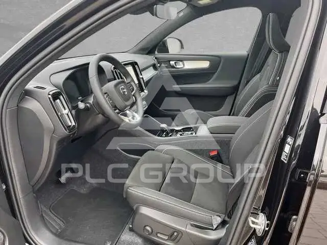 2025 Volvo XC40