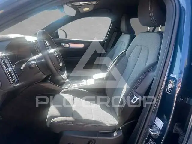 2025 Volvo XC40