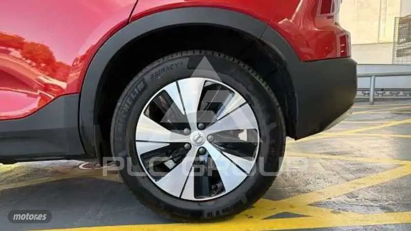2025 Volvo XC40