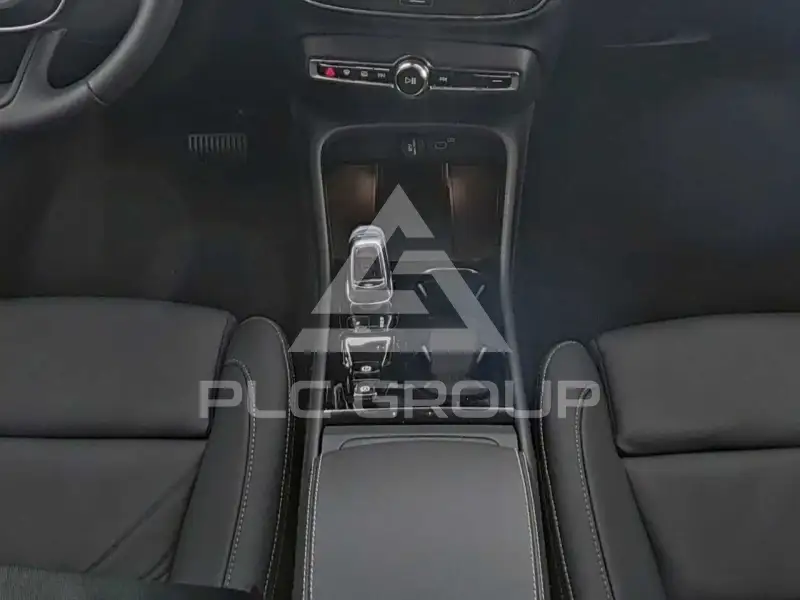 2025 Volvo XC40