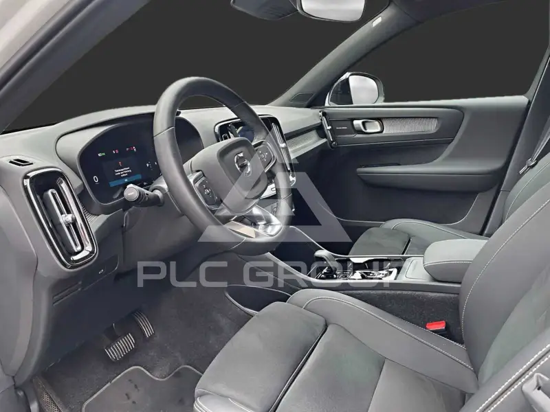 2025 Volvo XC40
