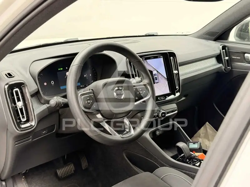 2025 Volvo XC40