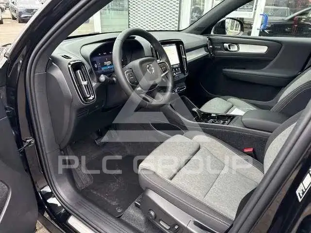 2025 Volvo XC40