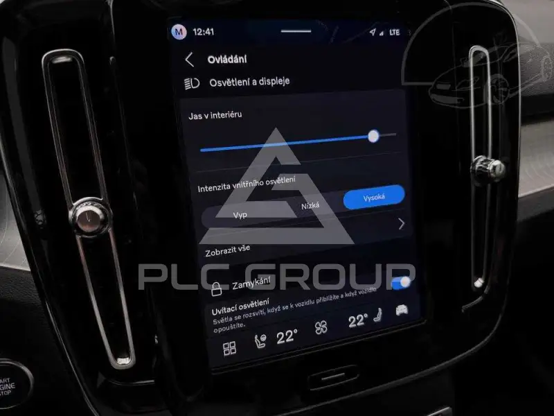 2025 Volvo XC40