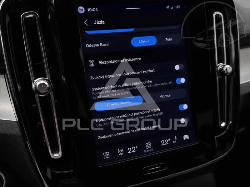 2025 Volvo XC40