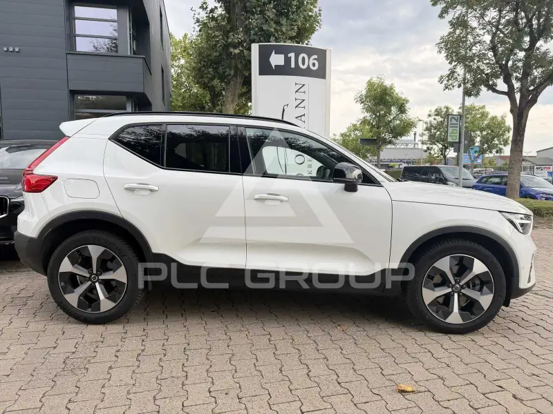 2025 Volvo XC40