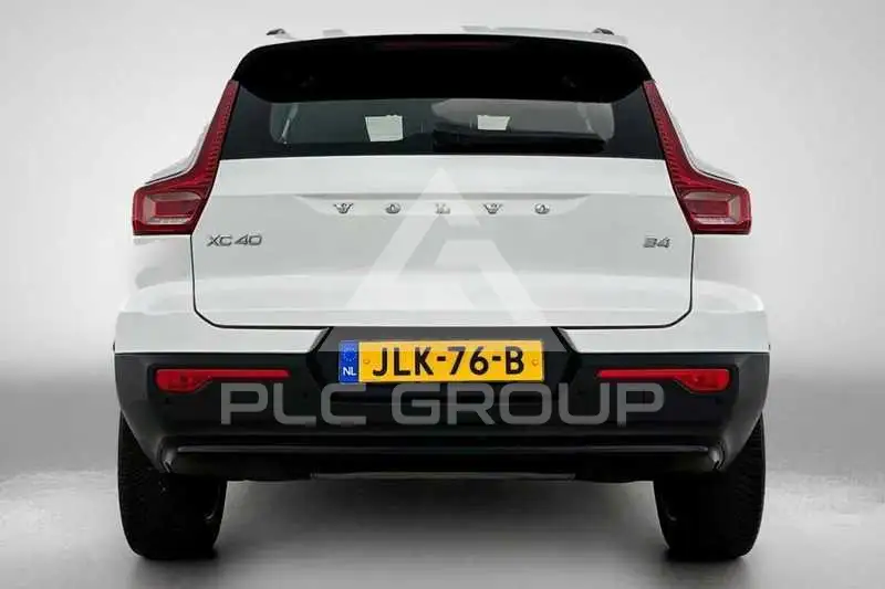 2025 Volvo XC40