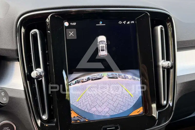 2025 Volvo XC40