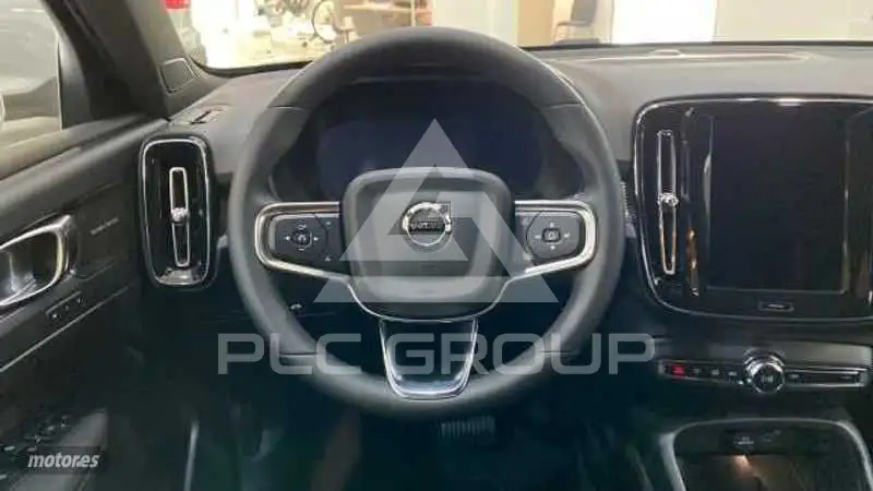 2025 Volvo XC40