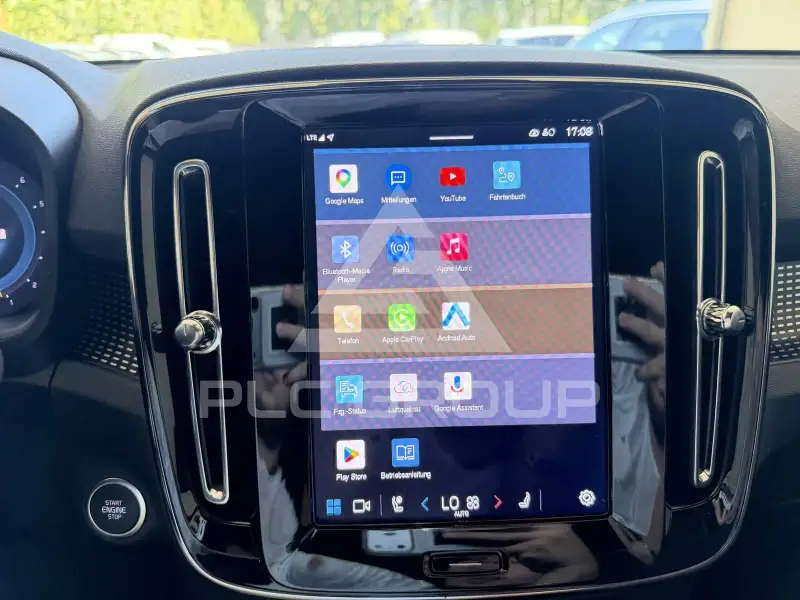 2025 Volvo XC40