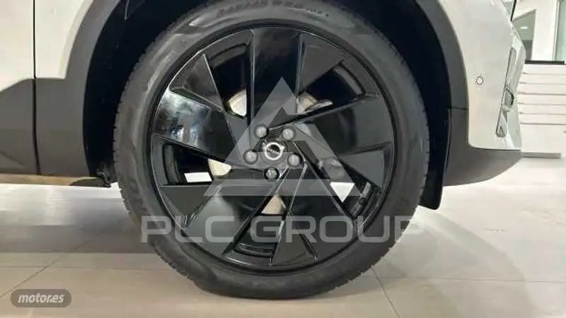 2025 Volvo XC40