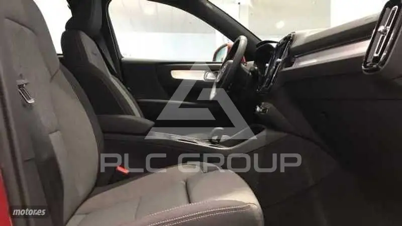 2025 Volvo XC40
