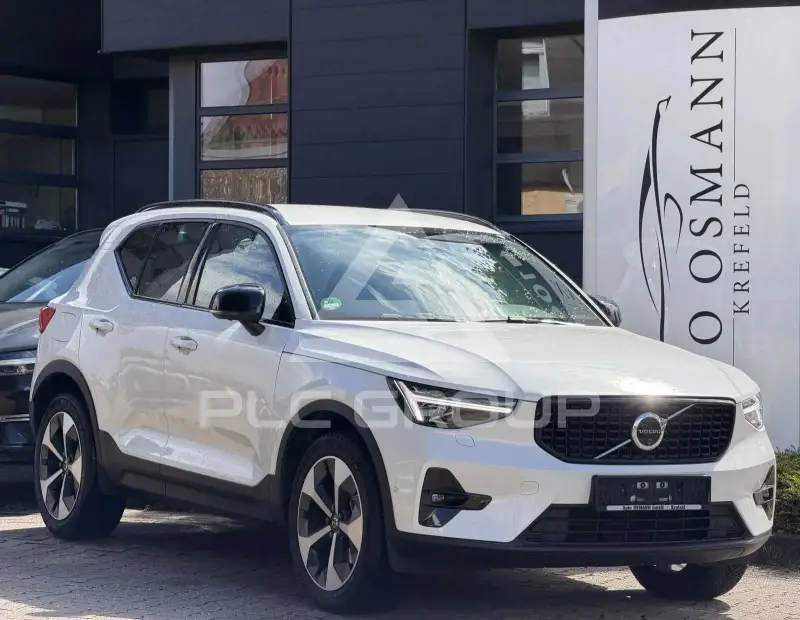 2025 Volvo XC40