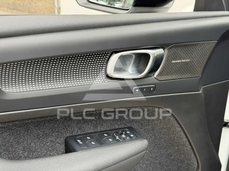 2025 Volvo XC40