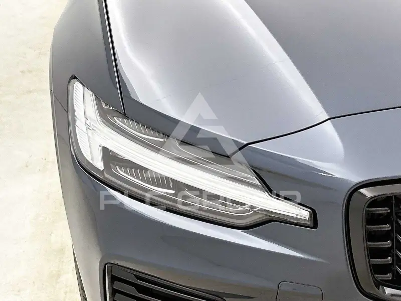 2025 Volvo V60