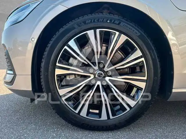 2025 Volvo V60