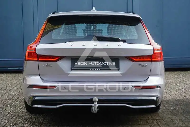 2025 Volvo V60