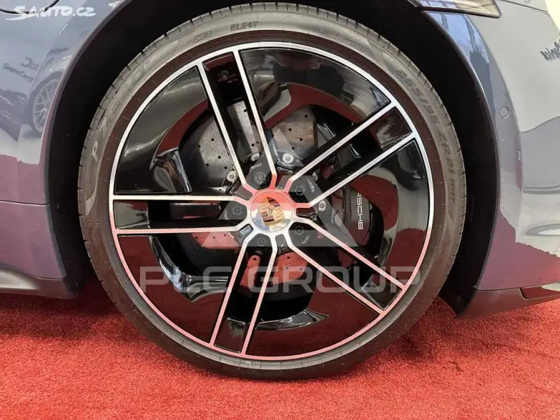 2025 Porsche Taycan