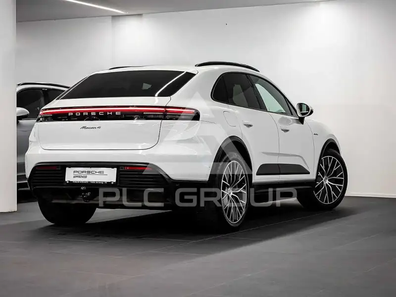 2025 Porsche MACAN