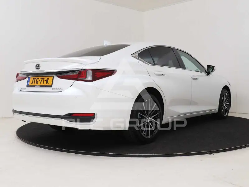 2025 Lexus ES