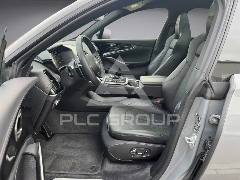 2025 Aston Martin DBX