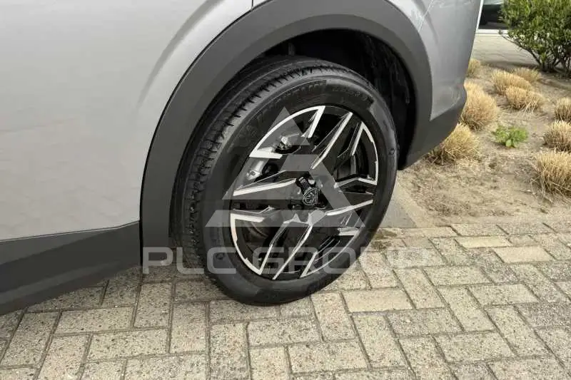 2025 Peugeot 5008