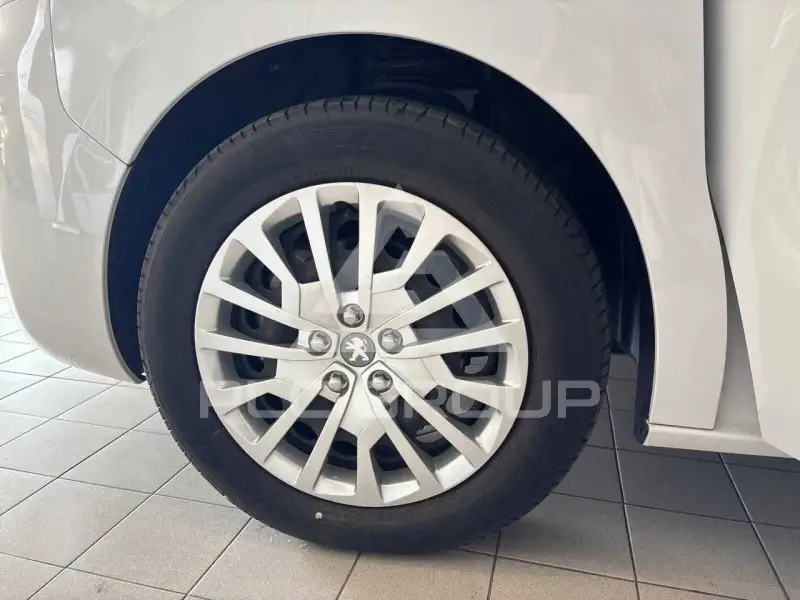 2025 Peugeot Traveller