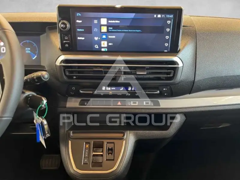 2025 Peugeot Traveller