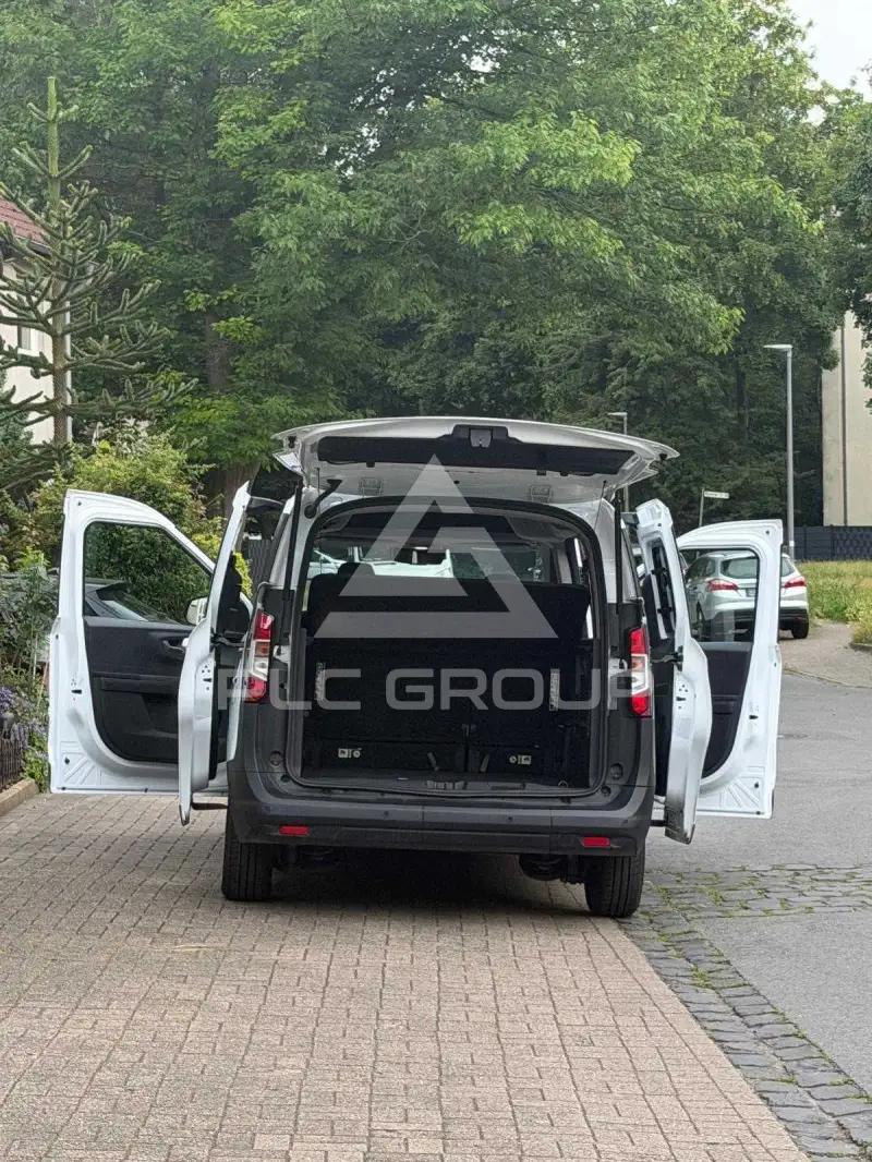 2025 Ford Tourneo