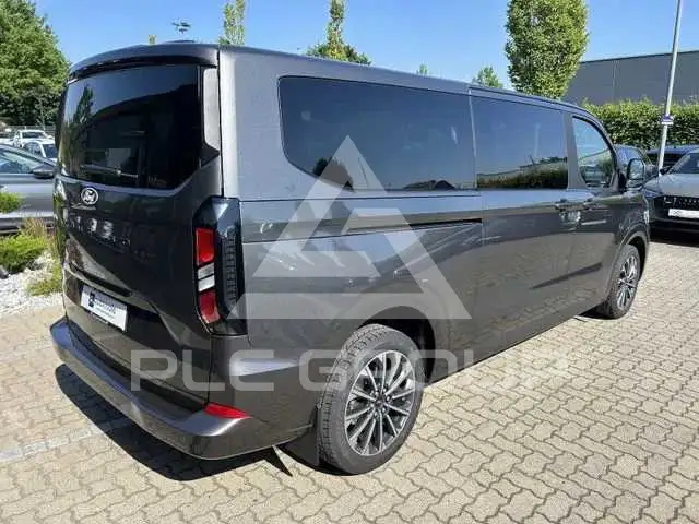 2025 Ford Tourneo
