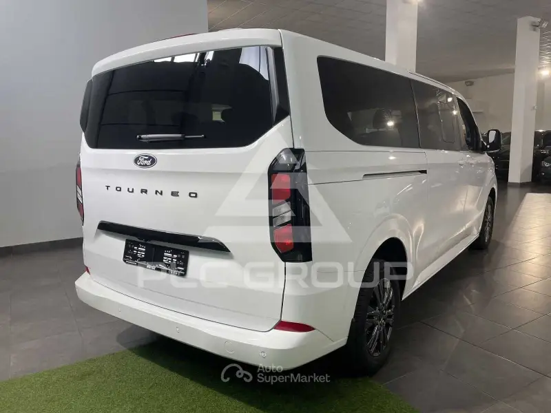 2025 Ford Tourneo