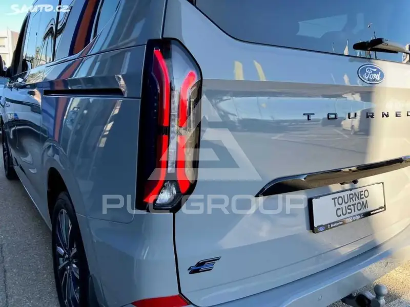 2025 Ford Tourneo