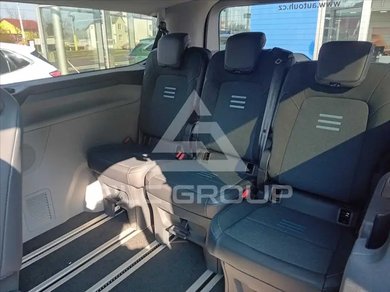 2025 Ford Tourneo