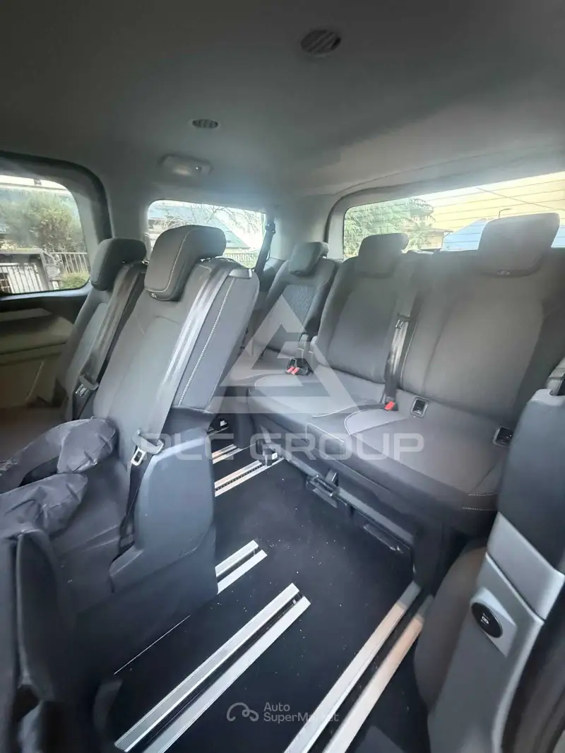 2025 Ford Tourneo