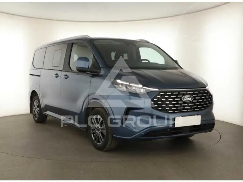 2025 Ford Tourneo