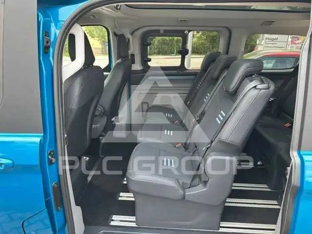 2025 Ford Tourneo