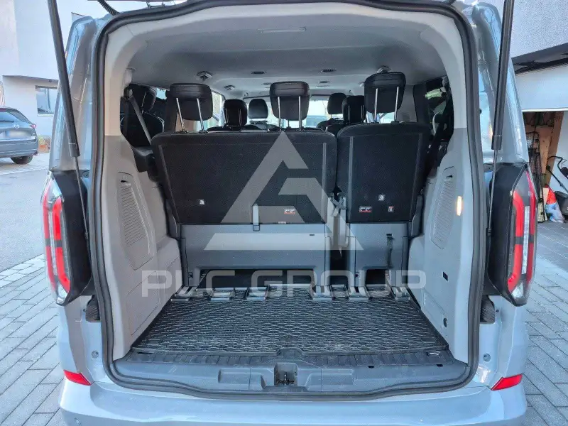 2025 Ford Tourneo