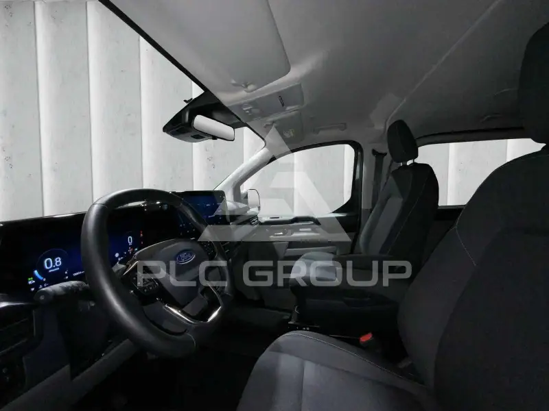 2025 Ford Tourneo
