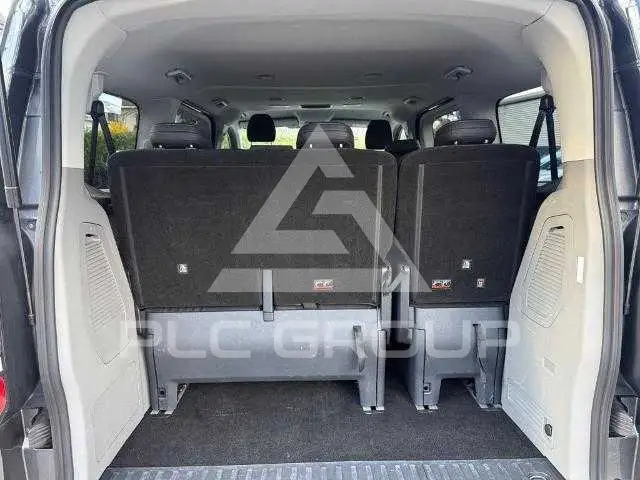2025 Ford Tourneo