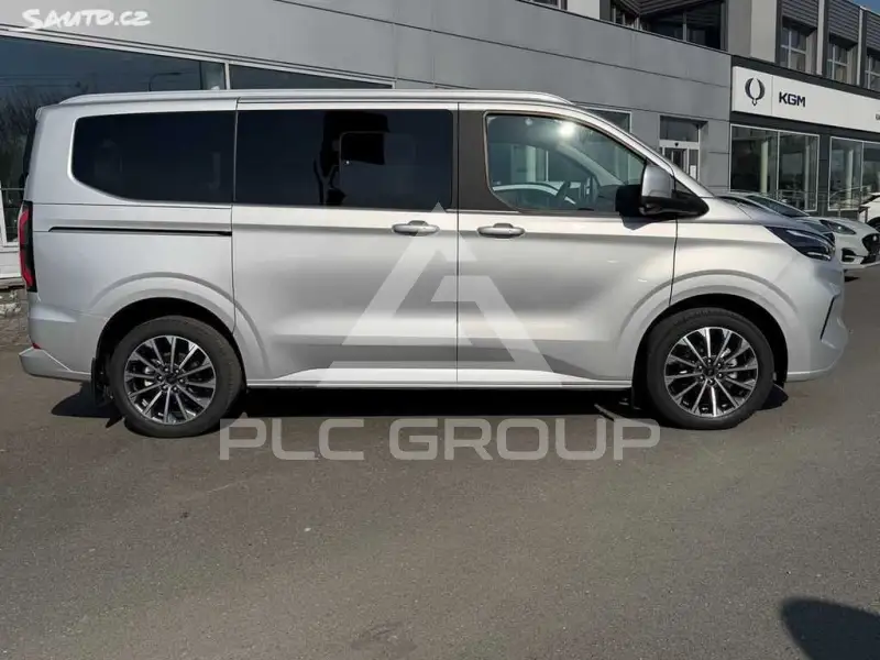 2025 Ford Tourneo