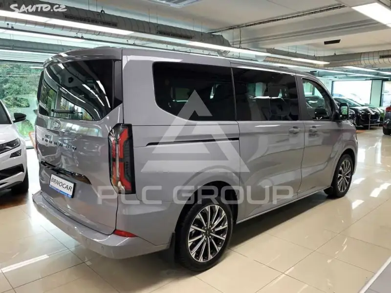 2025 Ford Tourneo
