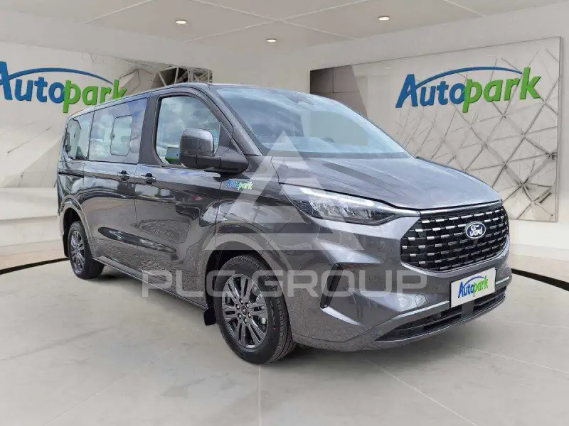 2025 Ford Tourneo