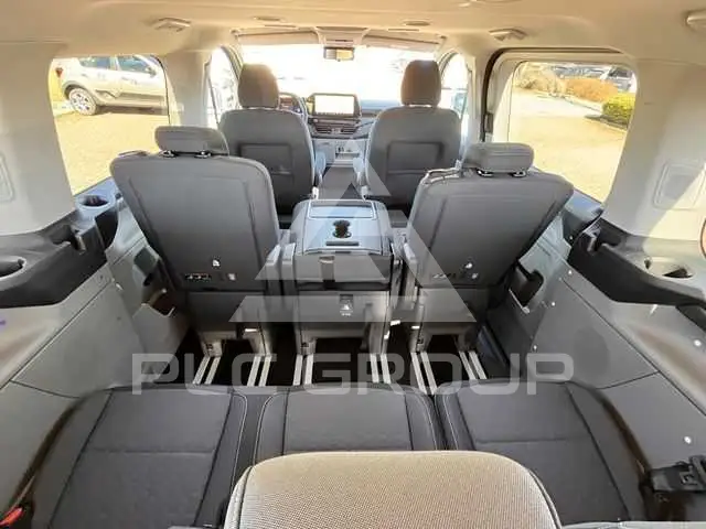 2025 Ford Tourneo