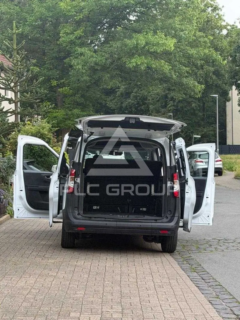 2025 Ford Tourneo