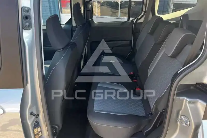2025 Ford Tourneo