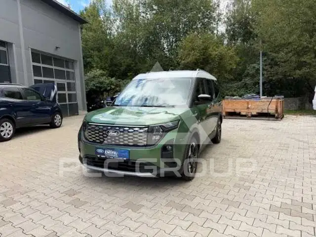 2025 Ford Tourneo