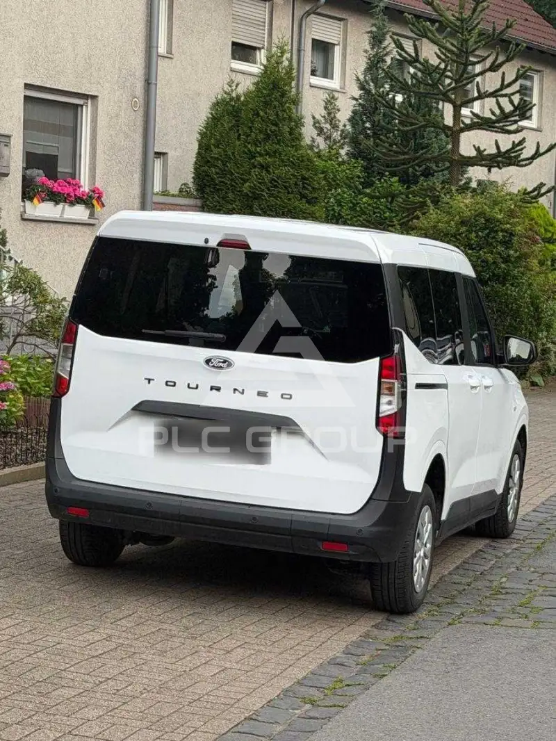 2025 Ford Tourneo