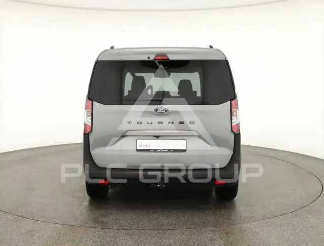2025 Ford Tourneo