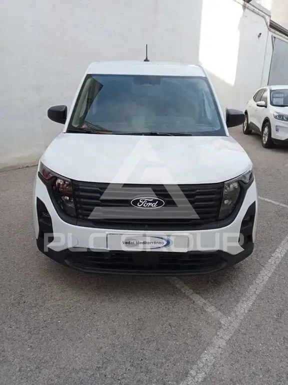 2025 Ford Tourneo